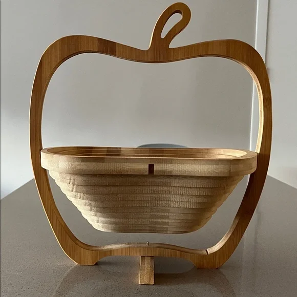 Wooden serving tray converts to basket - apple shape - Picture 4 of 6